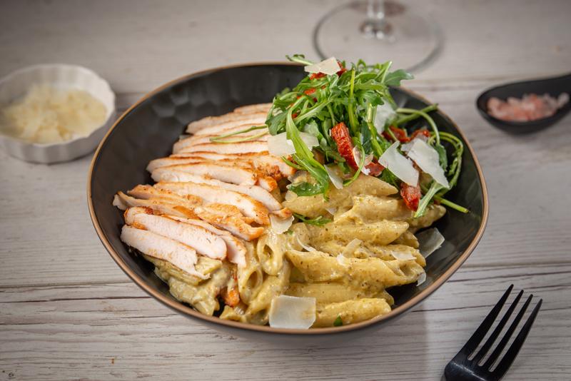 Paste cu Pesto, Rosii Uscate si Pui